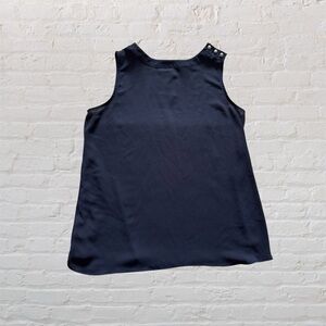 🛍🏙3️⃣ for $1️⃣5️⃣ Ann Taylor Loft pearl detail crew neck mixed media tank top